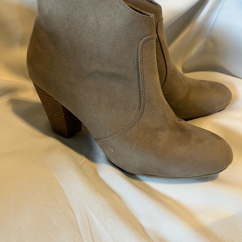 Report Tan Heeled Boots